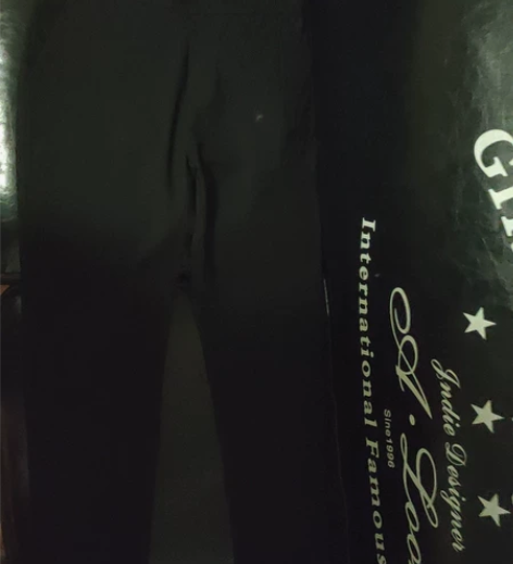 黑色裤子 下面束脚 l码 感兴趣的话点“我...