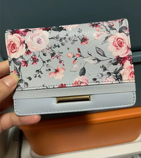 女士钱包 全新，图片是实拍，皮质有点硬，尺...