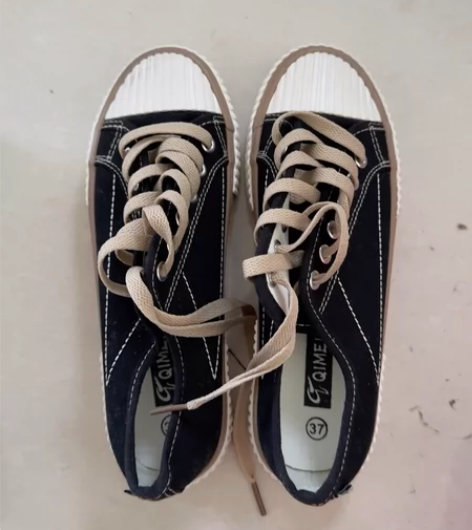 ins潮帆布女鞋 37码的 全新哈 不要讲...