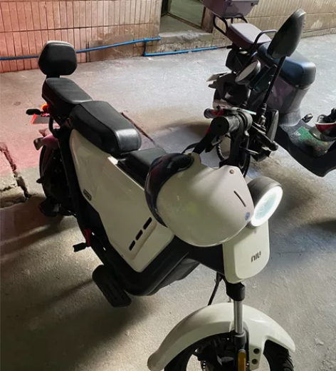 小牛Uqi u1c 一手车主，广州车牌靓号...