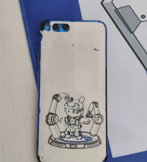 小米6，中框有打磨，原厂屏幕，后盖碎的不成...