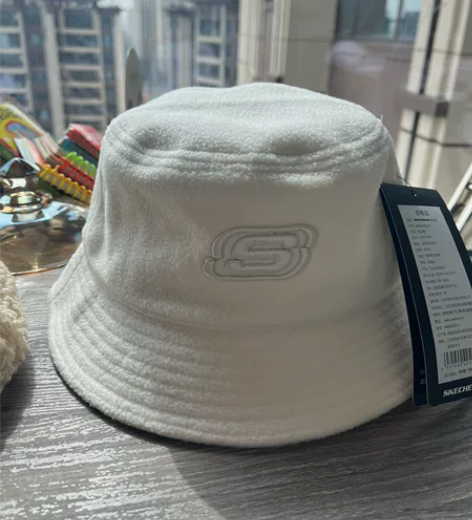 斯凯奇渔夫帽阿迪达斯棒球帽，毛绒帽，都是女...