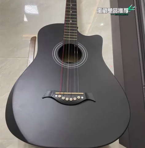 在吉他店买的，原价一千多，当时还报了课，这...