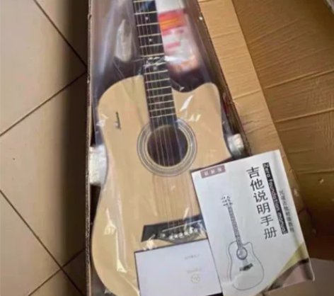 便宜出吉他个人二手女生闲置原价两千多便宜转...