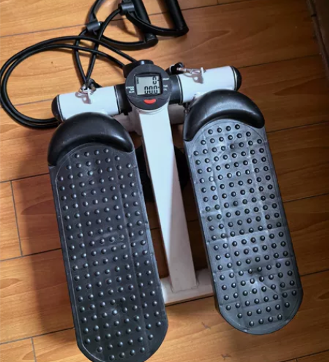 健身踏步机 随时随地可以锻炼 可以拉背等还...