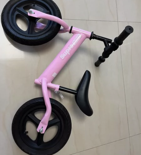 年前低价处理儿童平衡车，樱花粉色，小女孩的...