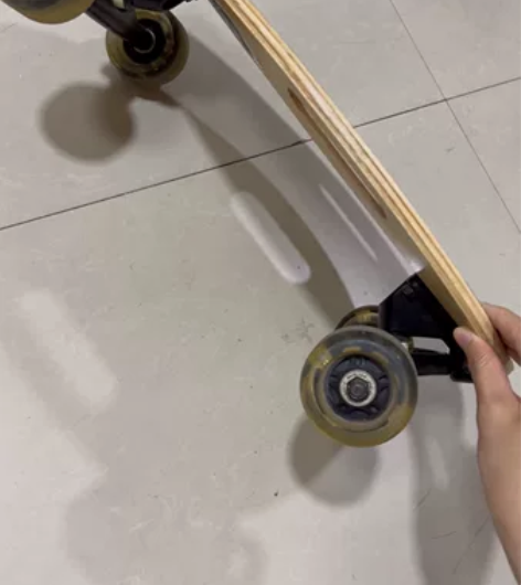 转卖闲置迷你四轮滑板，价格私聊。限温州瑞安...