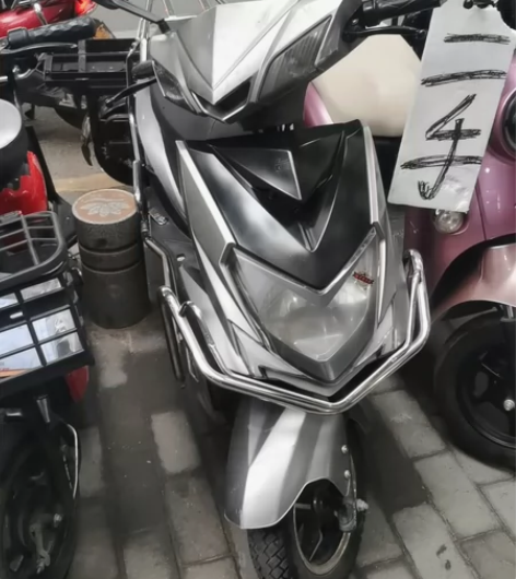 寄卖中…………8成新，送外卖神器，上下班也...