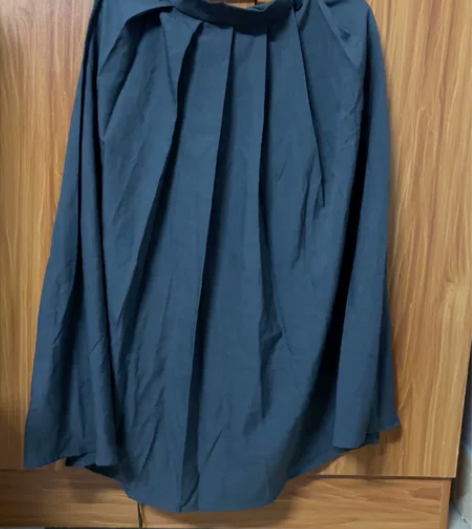 灰色百褶裙，腰围62-66松紧腰，裙长80...