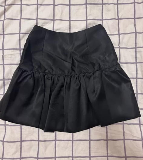 缎面花苞裙质感很好 s码全新一次未穿搬家带...