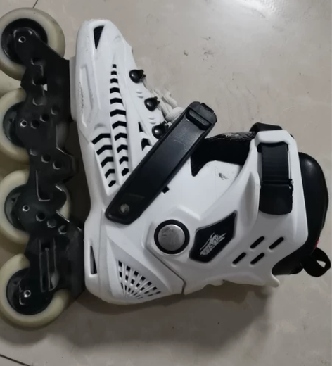 博锐滑冰鞋。37码。买回来只用了一次。 感...