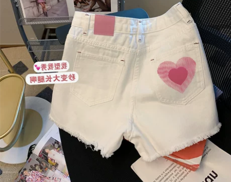 白色爱心毛边牛仔短裤子女夏2023新款设计...