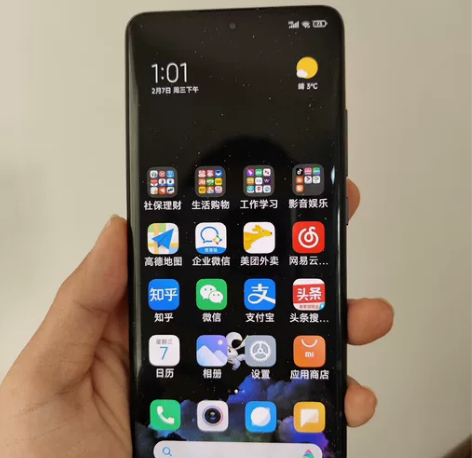 唯一屏幕有个小绿点，其余没有任何问题，自带...