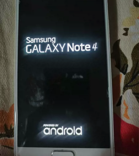 处理八新左右三星 Note 4.手机,各项...