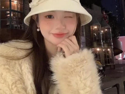 全新奶白色小礼帽 以下有两张实拍图供参考 ...