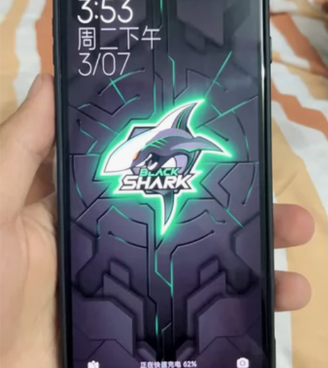 ?大学生进厂实习 出售二手黑鲨3电竞游戏手...