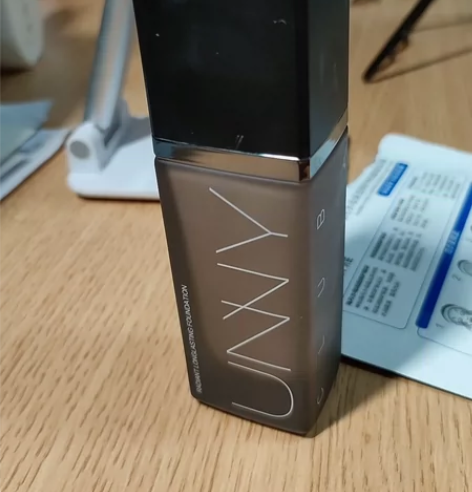 unny粉底液，Y01像牙白，就用了两三次...