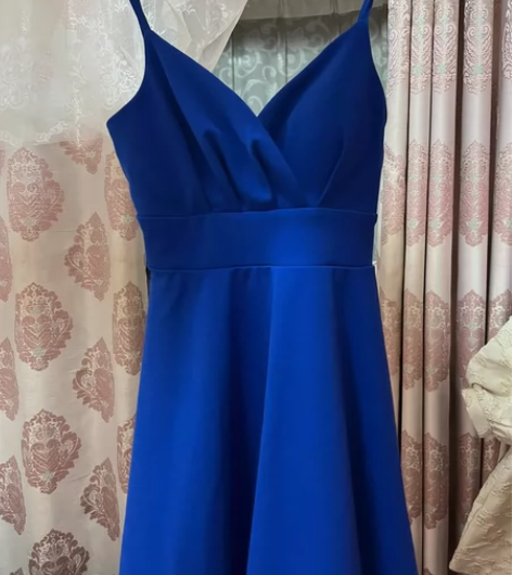 吊带纯欲感连衣裙 带胸垫 宝蓝色超级显白 ...