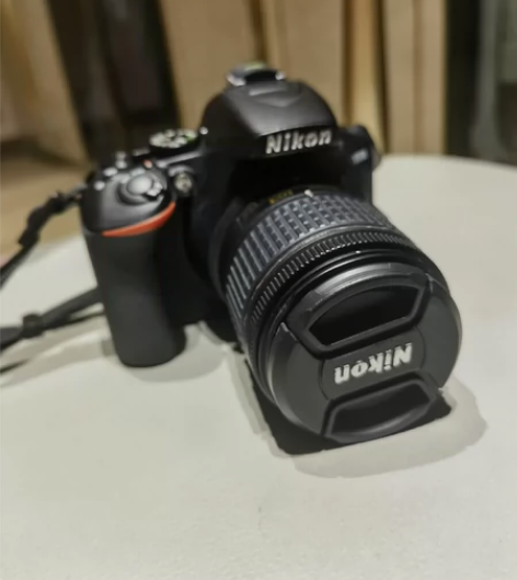 出闲置的一部尼康d3500单反相机，18-...
