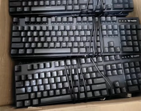 电脑键盘  还有一个 挺挺好用  应价格过...