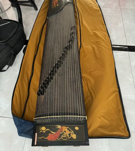 古筝 自己从小用的 很美丽 音色可以￥300