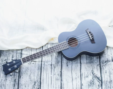 有微微裂痕，23寸，安德鲁尤克里里入门级女...