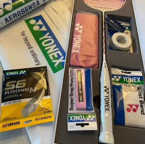 个人闲置急出 原价一千多尤尼克斯羽毛球拍天...