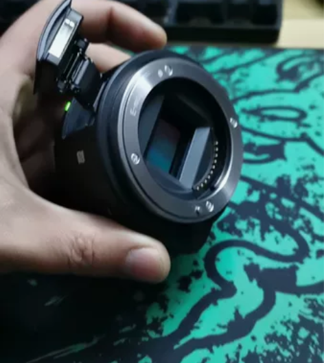 索尼QX1微单,APS-C画幅,裸机不带镜...