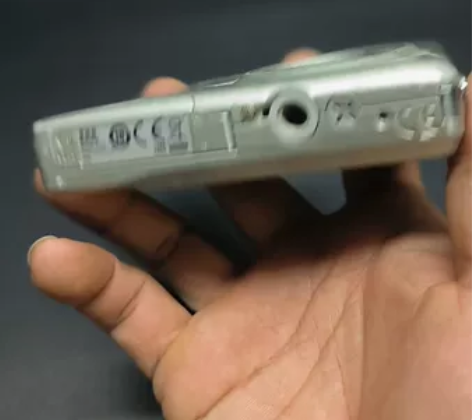 爱国者 F100  数码相机 外观成色如图...