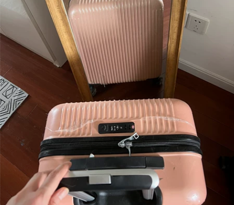 网易严选行李箱 20寸橘黄色 方形很可爱，...