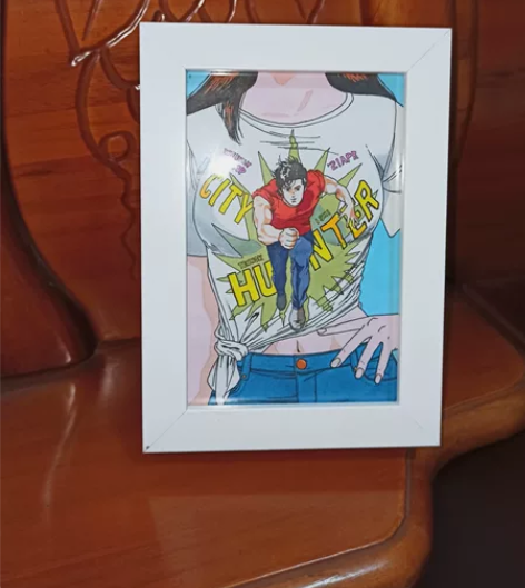 城市猎人 手绘 野上丽香 穿着印有獠的T恤...