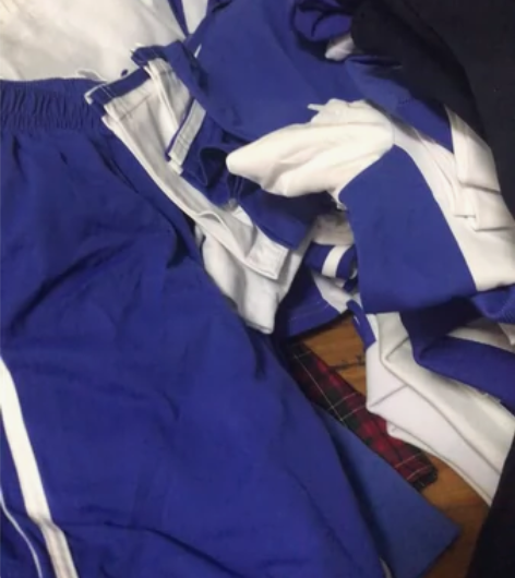 出一批微瑕库存断码深圳小学校服，男女生外套...
