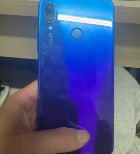 华为nova3i 4加128 换过屏幕 有...