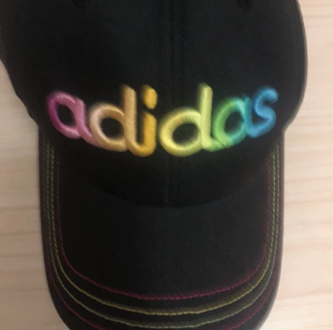 出售adidas阿迪达斯购于专卖店闲置帽子...