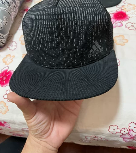 阿迪达斯 帽子 戴了一次 很新 均码 18...