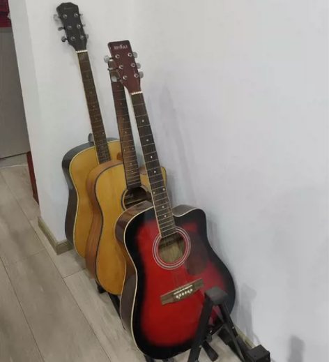 二手吉他，80一把，自己来挑，可教学可自己...