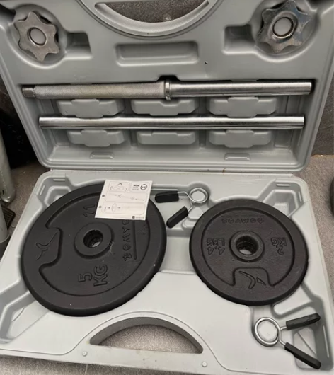 出家里闲置健身器材，两套哑铃（图1），30...