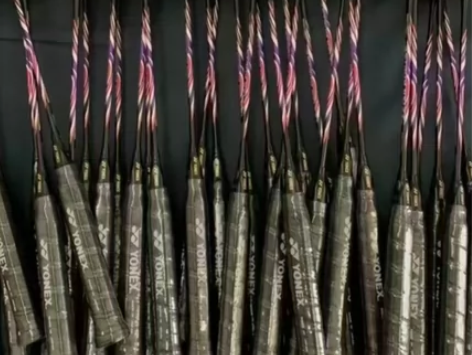 训练馆不开了，转让全新原价799的尤尼克斯...