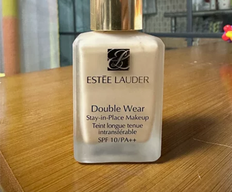 雅诗兰黛粉底液1w1 买错色号出 感兴趣的...