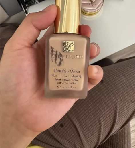 雅诗兰黛粉底液 感兴趣的话点“我想要”和我...