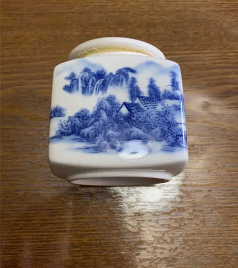 景德镇手绘陶瓷精品茶叶罐一个!自藏多年品相...