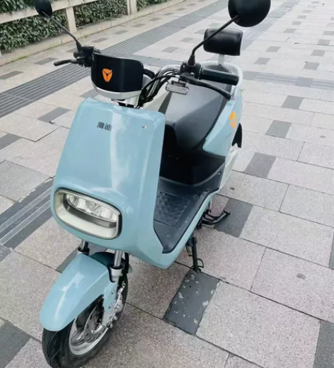 二手电动车雅迪爱玛款式品牌都有 9成新，外...