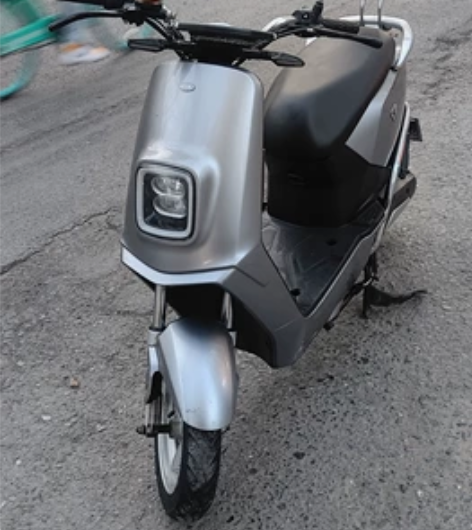 雅迪E3铂金版，48-23大电池。9成新以...