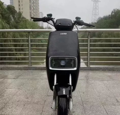 二手电动车雅迪爱玛款式品牌都有 9成新，外...