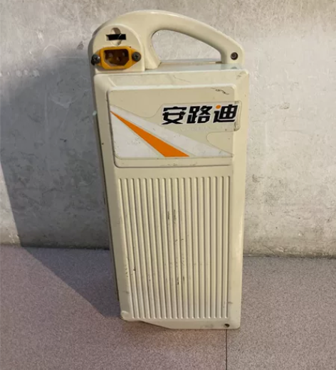 甩卖雅迪电动车锂电池，48V充满电跑20公...