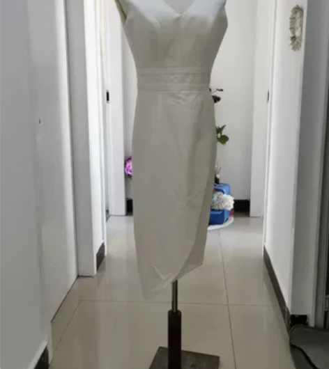 全新定制版米白缎面礼服 尺寸：相当L／M ...