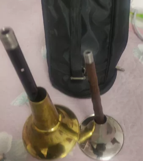 闲置专业演奏级二喇叭降B调低价出售，外送一...