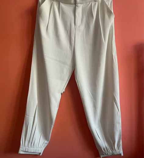 出休闲运动长裤，奶白色，适合夏季穿，买小了...