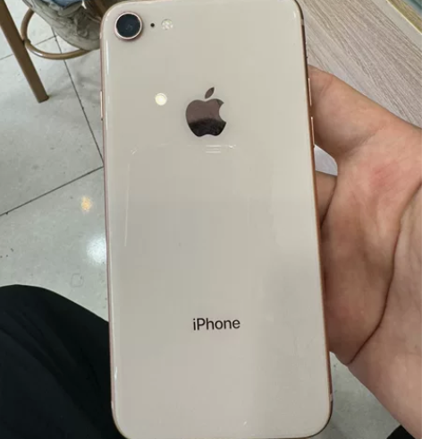 苹果8代，64g靓机喜欢的来国行，电池82...