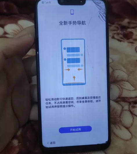 荣耀play手机,4+64内存,屏幕算是废...